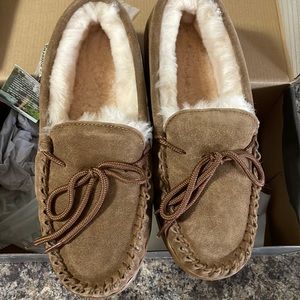Mens bear paw slippers